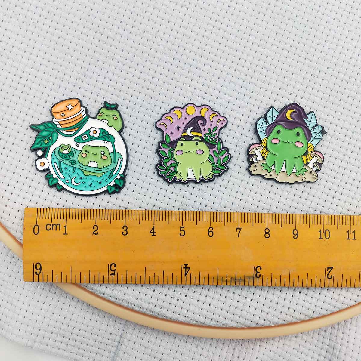 Magnetic Frog Needle Minder, C - Embroidery Hoop Square review and price