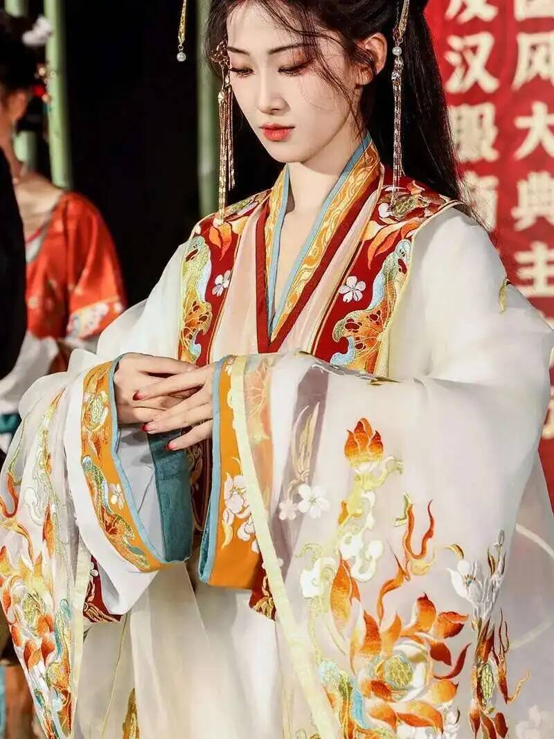 Ming Dynasty Hanfu Embroidery  - Embroidery Set review and price