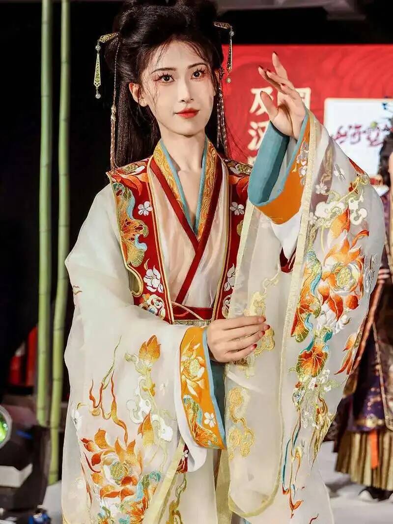 Ming Dynasty Hanfu Embroidery  - Embroidery Set review and price